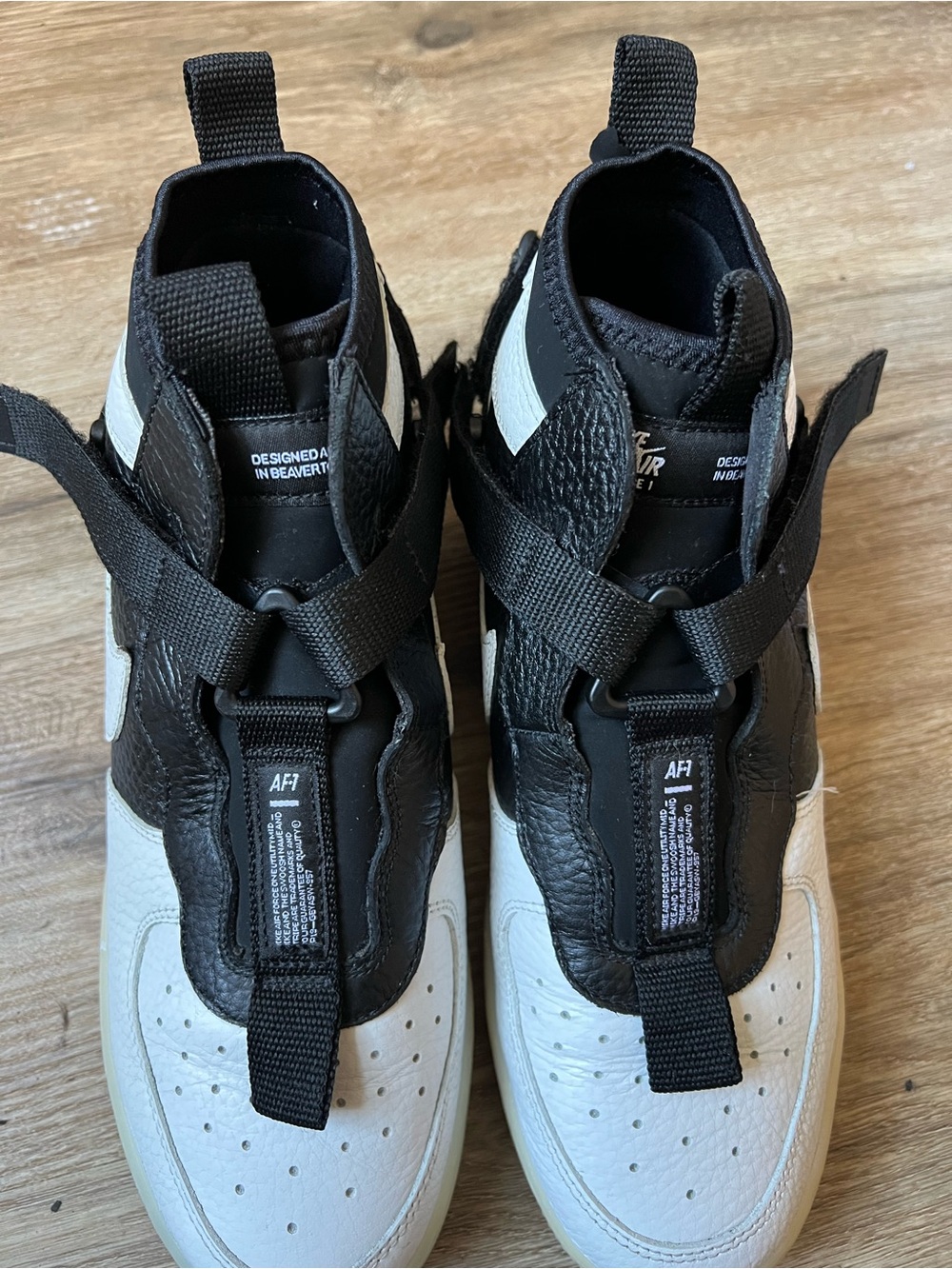 Air Force1 Nike Black & White High-Top Sneakers with Strap 6.5Y( women’s 8)EUC